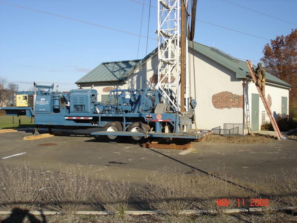 Photo of drilling rig